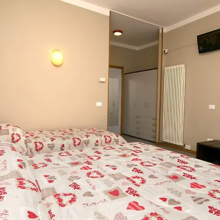 奥林匹亚酒店 2* 西尔米奥奈