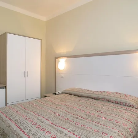 奥林匹亚酒店 2* 西尔米奥奈